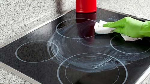 Для очистки плиты можно использовать неабразивные средства